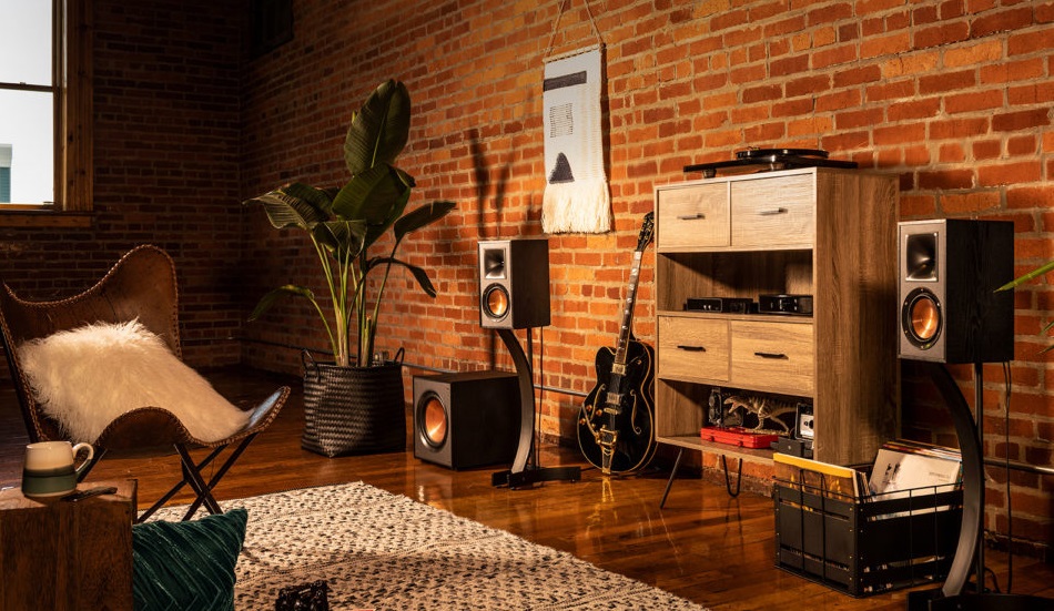 stereo speakers’ vs studio monitors for sale